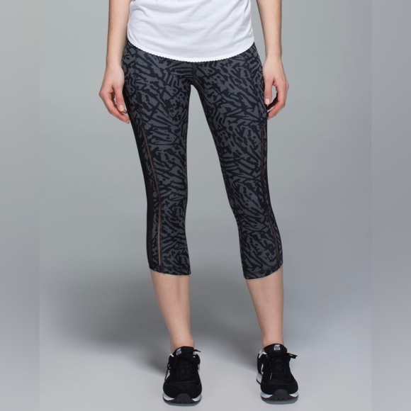 NWOT Lululemon Hot To Street Crop, Biggie Brushed Animal Coal/Black - Picture 2 of 8